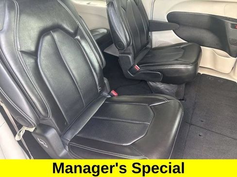 Used 2024 Chrysler Pacifica Touring-L FWD image 35