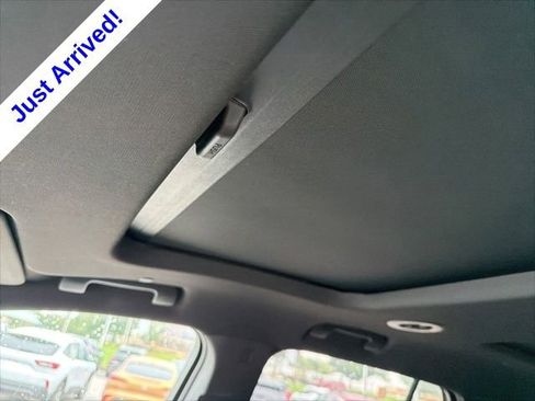 Used 2023 Chevrolet Traverse Premier FWD image 16