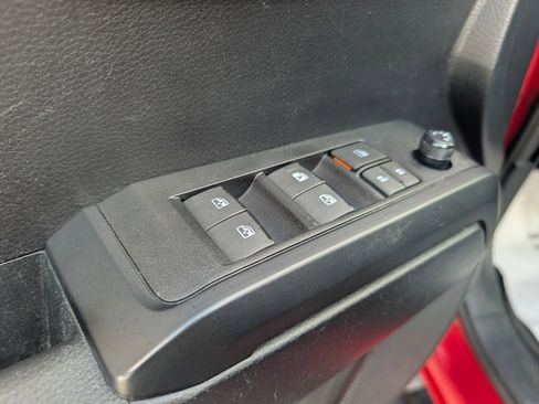 Used 2020 Toyota Tacoma SR w/ SR Convenience Package image 10