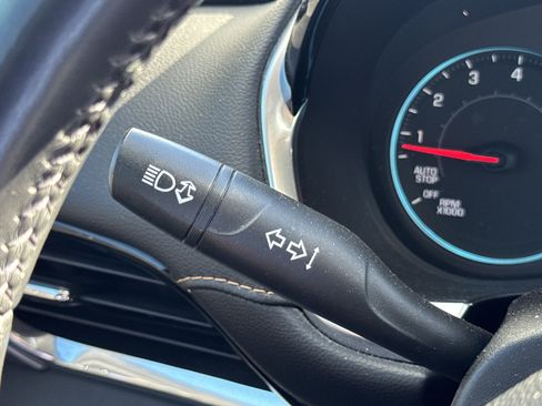 Used 2020 Chevrolet Traverse LT image 16