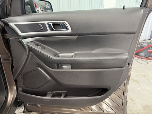 Used 2015 Ford Explorer XLT w/ Equipment Group 202B image 10