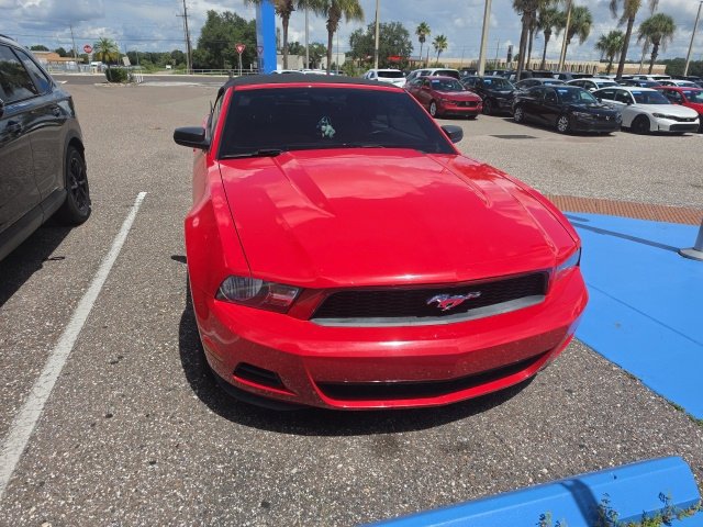Used 2010 Ford Mustang Convertible RWD image 2