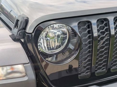 Used 2021 Jeep Gladiator Sport AWD/4WD image 9