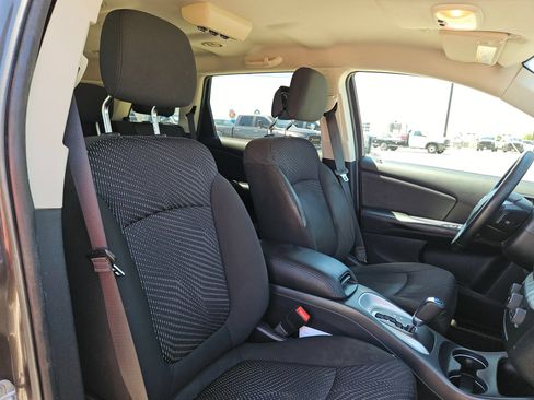 Used 2020 Dodge Journey SE w/ SE Popular Equipment Group FWD image 29
