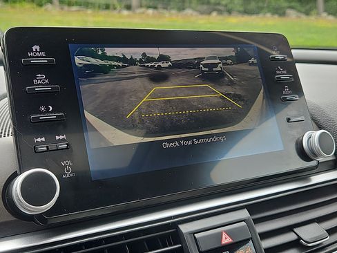 Used 2018 Honda Accord Touring image 8