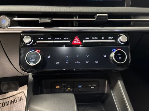 Used 2025 Hyundai Santa Cruz SEL AWD/4WD image 18