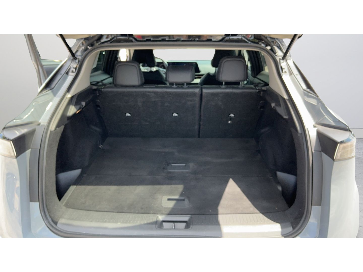 Certified 2025 Nissan Ariya FWD image 45