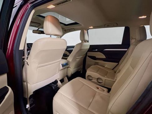 Used 2016 Toyota Highlander XLE FWD image 19