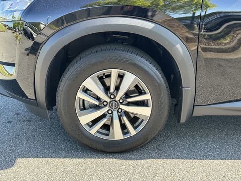 Certified 2025 Nissan Pathfinder SL w/ Black Appearance Package FWD image 13