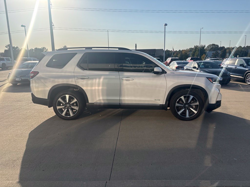 Used 2025 Honda Pilot Elite image 4