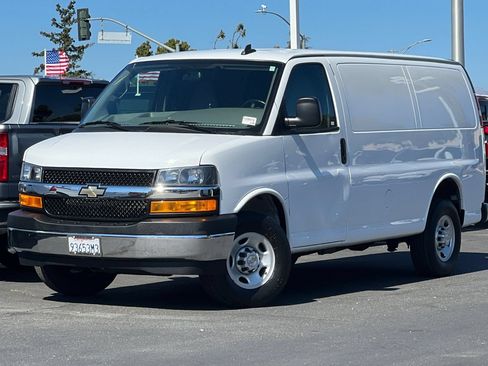 Used 2022 Chevrolet Express 2500 w/ Driver Convenience Package RWD image 9
