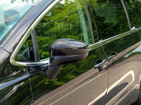 Used 2023 Chrysler Voyager LX image 11