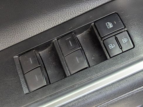 Used 2021 Toyota Highlander XLE image 23