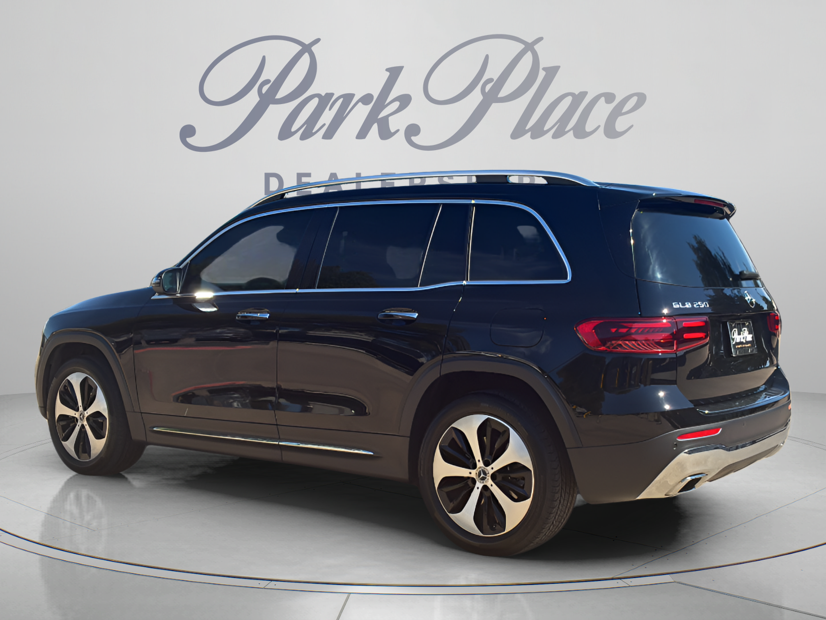Certified 2024 Mercedes-Benz GLB 250 image 3