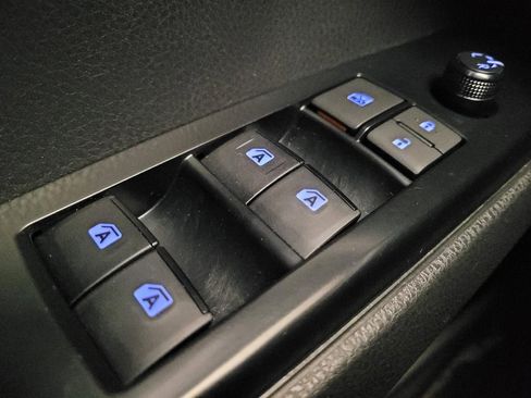 Used 2020 Toyota Camry SE image 32