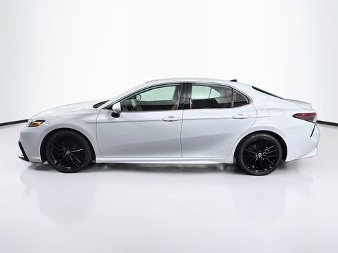 Used 2023 Toyota Camry XSE FWD image 5