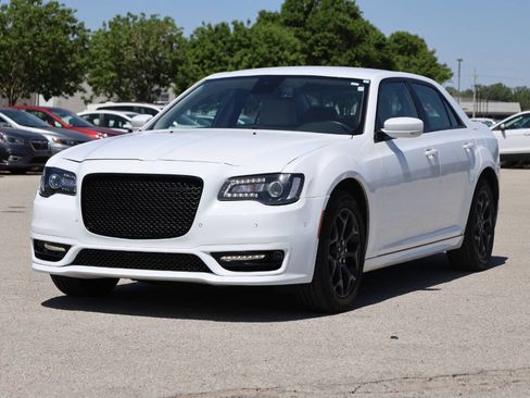 Used 2022 Chrysler 300 Touring L AWD/4WD image 6