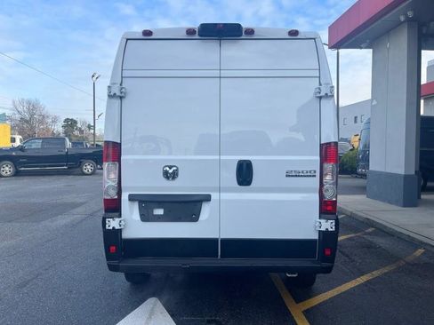 Used 2024 RAM ProMaster 2500 w/ Convenience Group image 6
