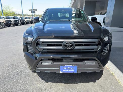 Used 2025 Toyota Tacoma SR5 AWD/4WD image 2