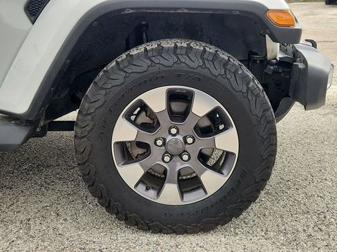 Used 2018 Jeep Wrangler Unlimited Sahara AWD/4WD image 32
