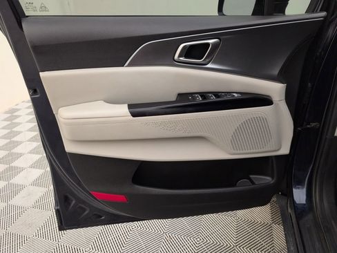 Used 2024 Kia Carnival LX image 36