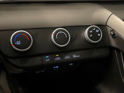 Used 2024 Hyundai Elantra SE image 15