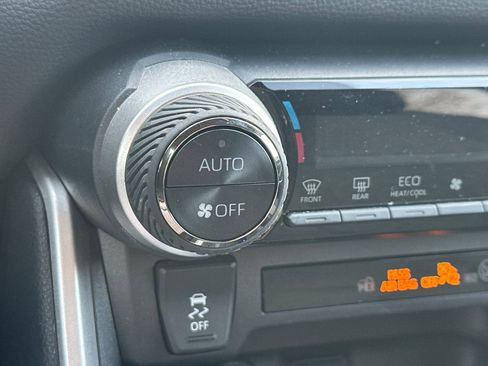 Used 2025 Toyota RAV4 XLE image 29