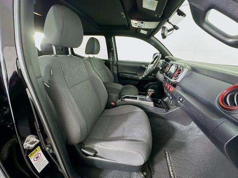 Used 2016 Toyota Tacoma TRD Off-Road image 30