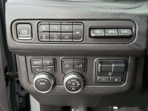 Certified 2024 GMC Yukon XL Denali w/ Advanced Technology Package AWD/4WD image 23