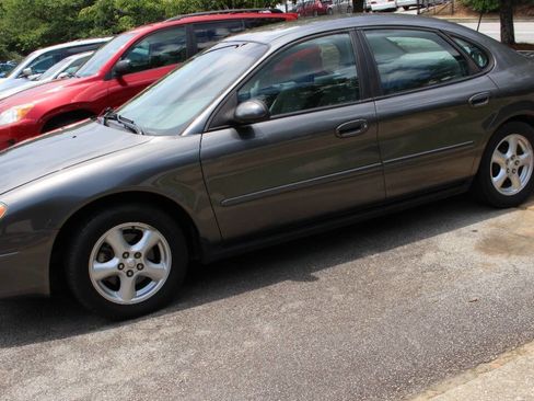 Used 2002 Ford Taurus SE image 3