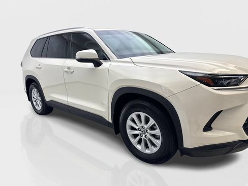 Used 2024 Toyota Grand Highlander FWD image 12