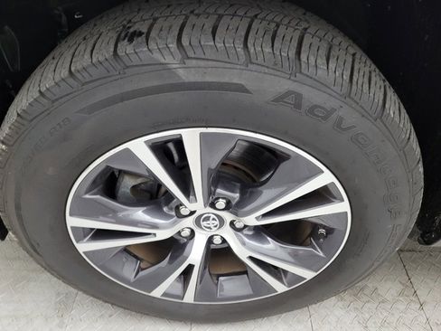 Used 2019 Toyota Highlander LE image 31