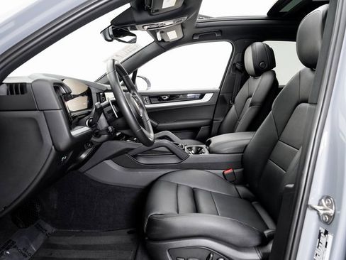 Used 2024 Porsche Cayenne image 6