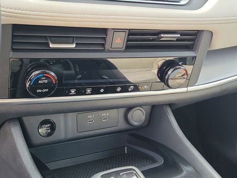 Certified 2025 Nissan Rogue SV FWD image 32