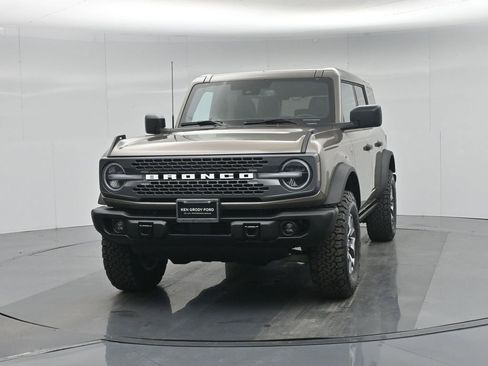 Used 2025 Ford Bronco Badlands image 56
