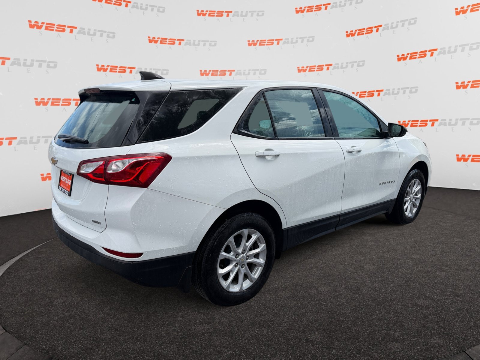 Used 2020 Chevrolet Equinox LS w/ LPO, Floor Liner Package AWD/4WD image 5