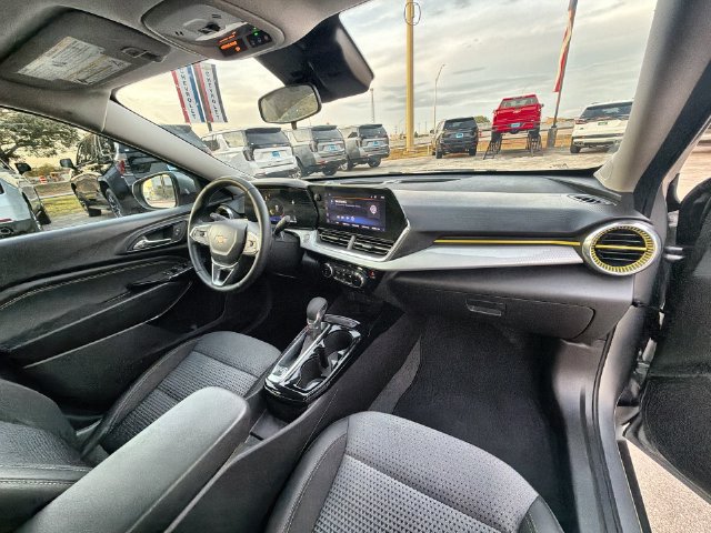 Used 2025 Chevrolet Trax LT w/ Driver Confidence Package FWD image 27