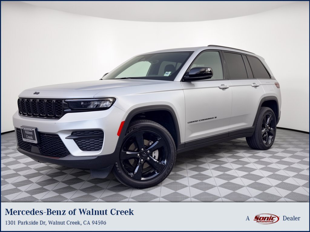 Used 2024 Jeep Grand Cherokee Altitude AWD/4WD image 1