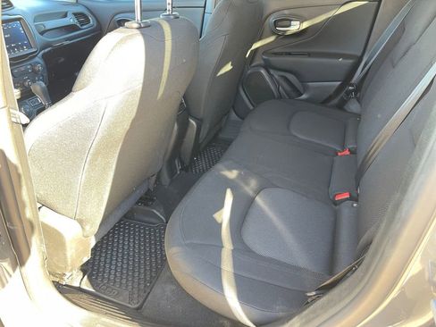 Used 2023 Jeep Renegade Latitude image 25