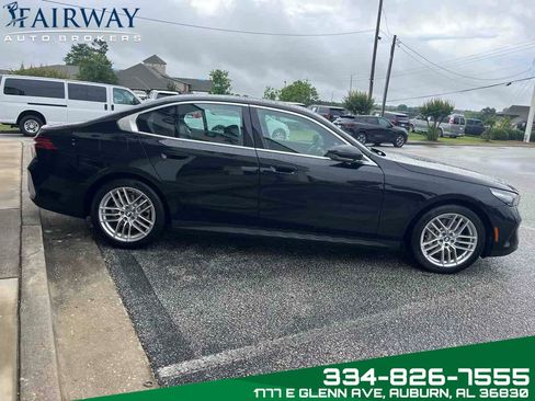 Used 2024 BMW 530i w/ Premium Package image 5