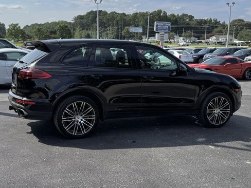 Used 2017 Porsche Cayenne Platinum Edition image 7
