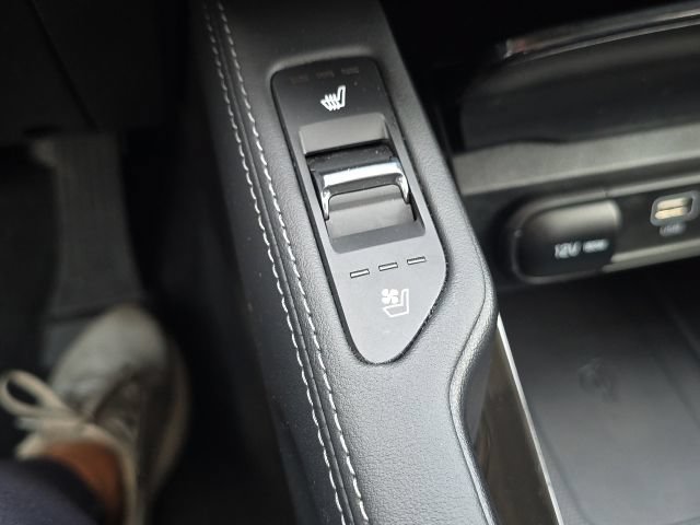 Used 2025 Kia Telluride EX w/ EX Captain's Chair Package FWD image 36