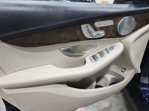 Used 2016 Mercedes-Benz GLC 300 4MATIC image 24