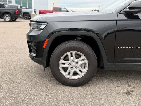 Used 2023 Jeep Grand Cherokee Laredo AWD/4WD image 11