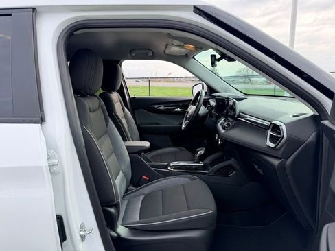 Used 2025 Chevrolet TrailBlazer LT w/ Convenience Package image 10