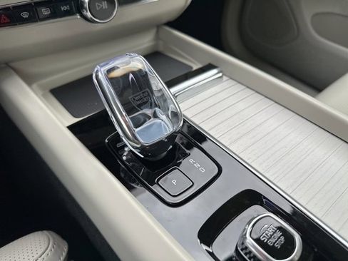 New 2026 Volvo XC60 B5 Ultra w/ Climate Package image 14