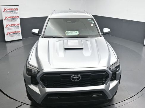Used 2025 Toyota Tacoma TRD Sport AWD/4WD image 11
