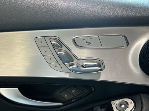 Used 2019 Mercedes-Benz GLC 300 4MATIC image 33