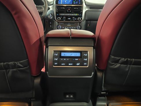 Used 2023 Lexus GX 460 Luxury w/ Sport Design Package image 31