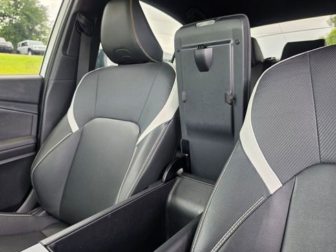 Used 2025 Toyota Camry SE FWD image 31
